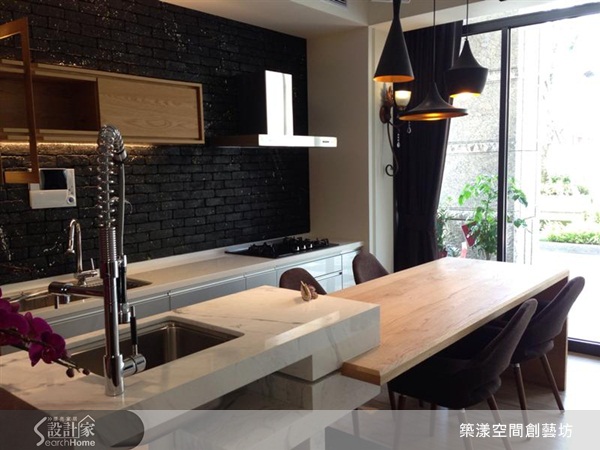 不同的建材都有其特別的屬性和色調,運用各種建材互相