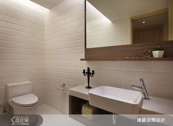 三房兩廳40坪的電梯住宅。整體的空間以簡潔的白色與溫