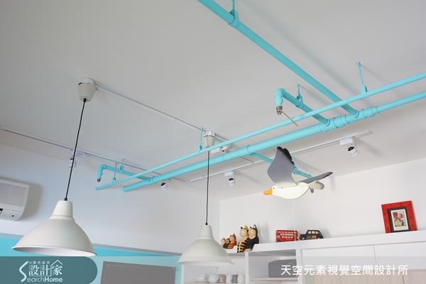 1房1廳17坪的北歐風中古屋。原本屋況採光不良,與過多