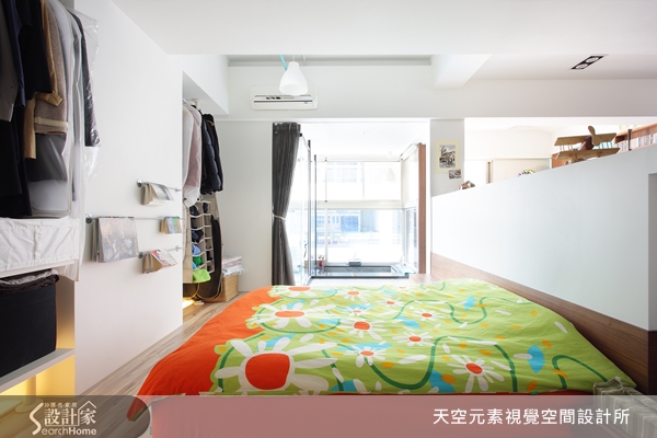 1房1廳17坪的北歐風中古屋。原本屋況採光不良,與過多