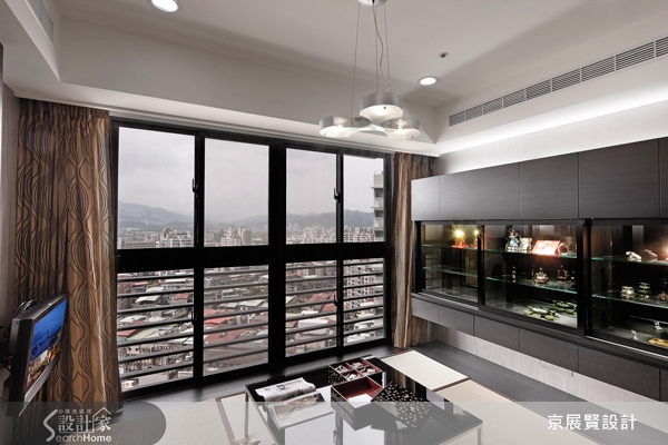 身為單身都會女子的屋主經常需要往返於國內外之間，設