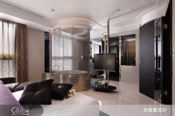 身為單身都會女子的屋主經常需要往返於國內外之間，設