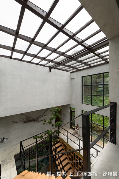 想像一下,當你一早醒來,雲海就在眼前,你望著窗外的