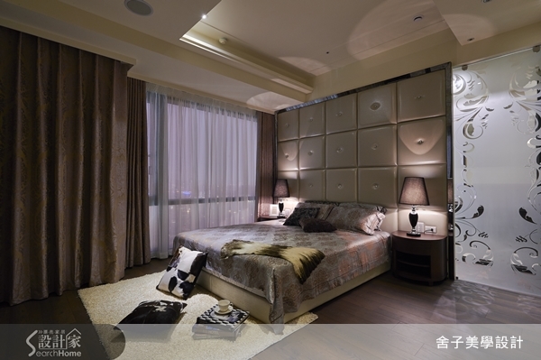 走入這間兩戶打通的雙拼空間，55坪的大小已經讓許多人