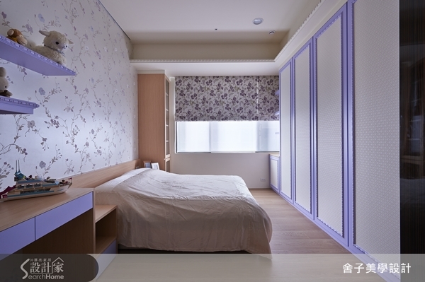 走入這間兩戶打通的雙拼空間，55坪的大小已經讓許多人