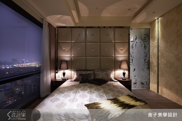 走入這間兩戶打通的雙拼空間，55坪的大小已經讓許多人