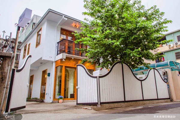 對女孩子而言,在婚紗店盡情試穿禮服的那一刻,無疑是