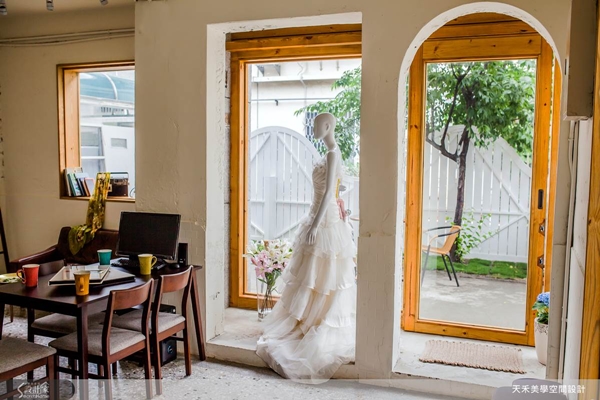 對女孩子而言,在婚紗店盡情試穿禮服的那一刻,無疑是