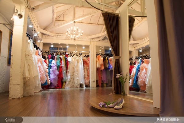 對女孩子而言,在婚紗店盡情試穿禮服的那一刻,無疑是