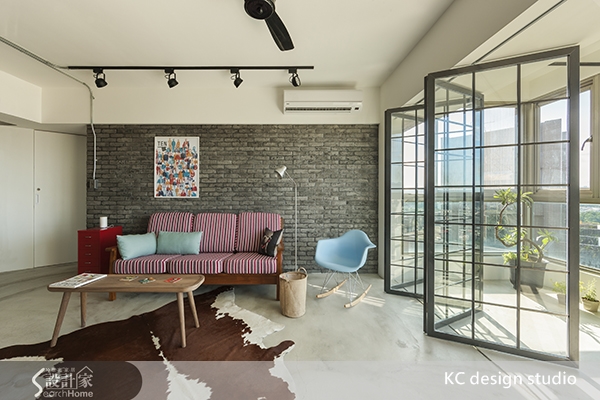 回到家中，看見客廳就會萌生回到家的安心感，感覺它好