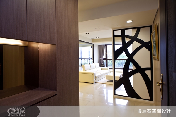 來到美麗的八里河岸風光，遠眺還有青山，這樣的居家好