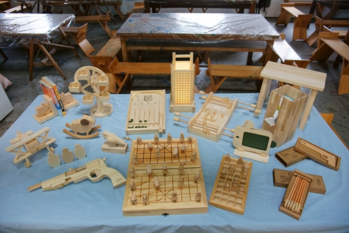 在文建會的文創產業範疇中，包含視覺藝術、音樂與表演