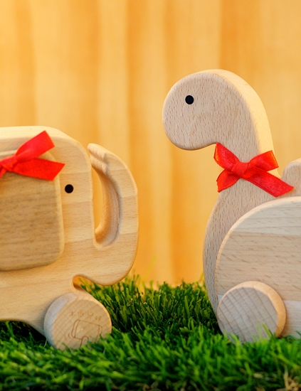 在文建會的文創產業範疇中，包含視覺藝術、音樂與表演