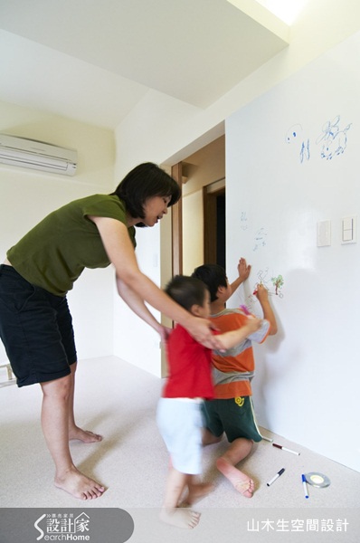 這間現在住了一家四口的國宅，10年前是鄭小姐與老公結