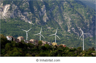 開始要為這篇報導作資料收集時，發現我們總是不經意地