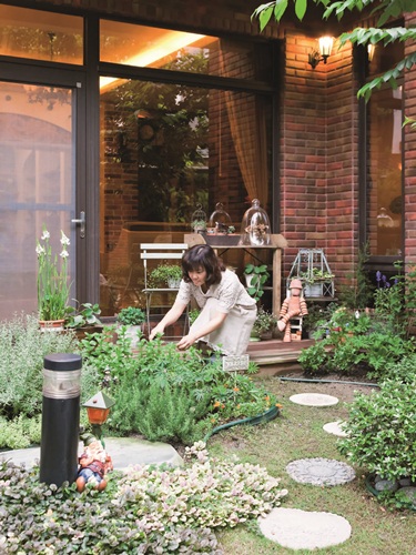 故事的開端，要從Grace對歐洲鄉村風的愛好說起，時間