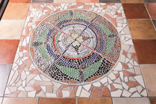 故事的開端，要從Grace對歐洲鄉村風的愛好說起，時間