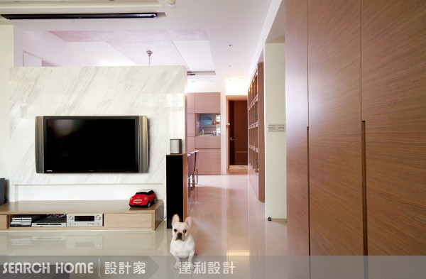 優雅有禮的男主人、性格豪邁的女主人、熱情好色的法國