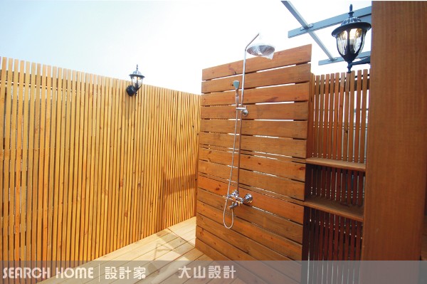 屋主喜歡大山設計自然樸實的設計風格，一家三代同堂，