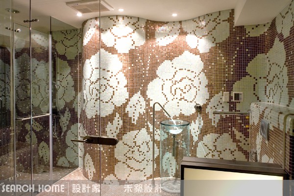 既然是鎖碼頻道，幹嘛打馬賽克呢？歹勢歹勢，轉錯台了