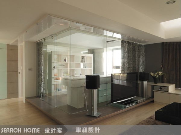 台灣人很奇怪ㄋㄟ，房子明明不大，卻喜歡在裡面硬擠出