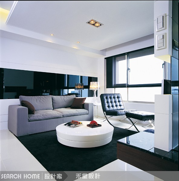 每次光聽到樓上的抽水馬桶聲音，就知道已經天亮了；等