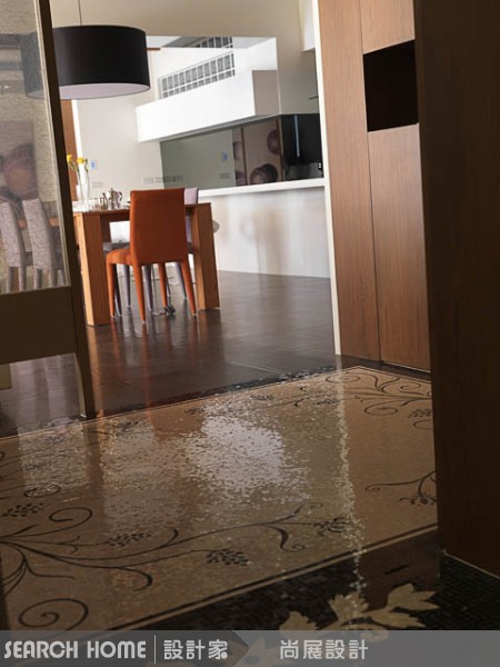 既然是鎖碼頻道，幹嘛打馬賽克呢？歹勢歹勢，轉錯台了