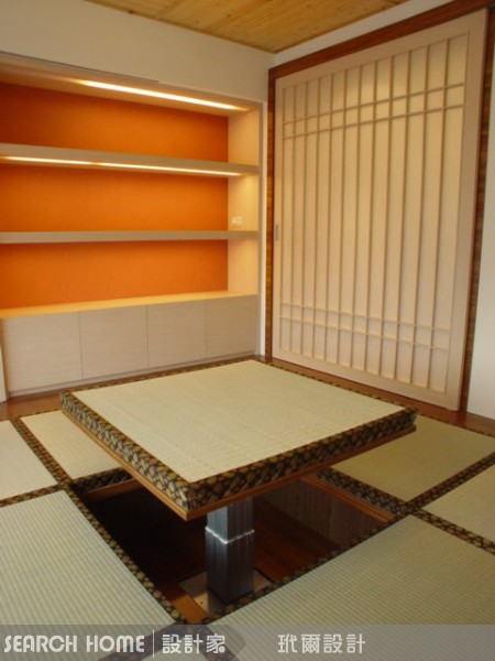 台灣人很奇怪ㄋㄟ，房子明明不大，卻喜歡在裡面硬擠出