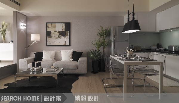 與公共空間相鄰的開放式餐廚區,餐桌的顏色盡量與主色