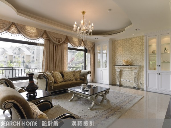 每次光聽到樓上的抽水馬桶聲音，就知道已經天亮了；等