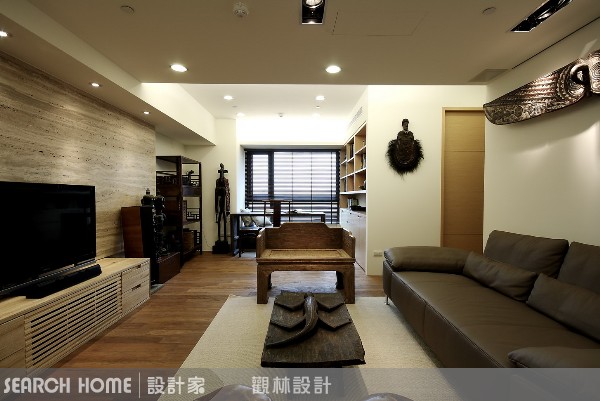 屋主一家常出國旅行，也熱愛收藏明清古董與非洲藝術品