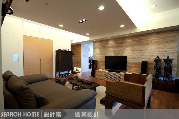 屋主一家常出國旅行，也熱愛收藏明清古董與非洲藝術品