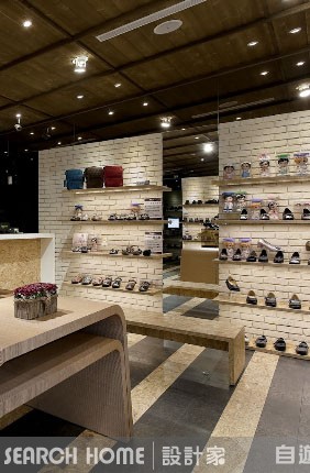 本案是位於台北市鬧區的商業空間，透過設計師的巧思設