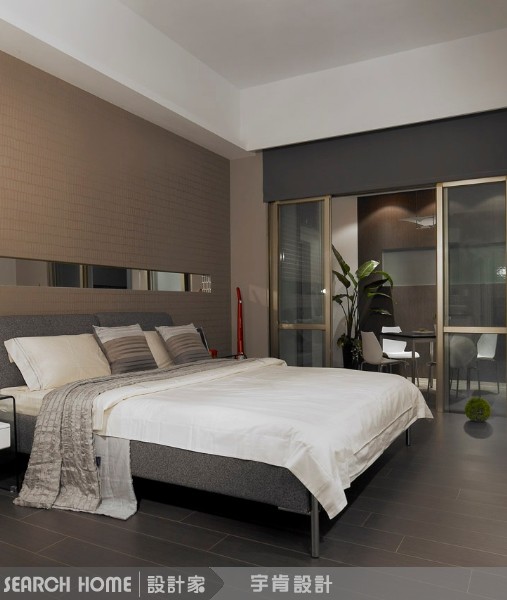 甜蜜蜜,你笑得甜蜜蜜,好像花兒開在春風裡~~~」啊