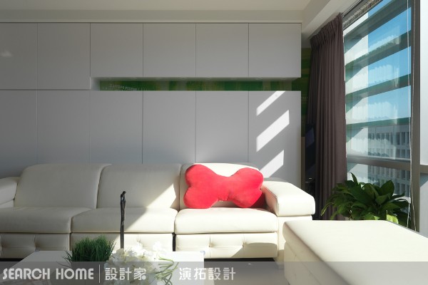 隱藏式的收納設計，最能讓空間看來乾淨俐落。設計師表