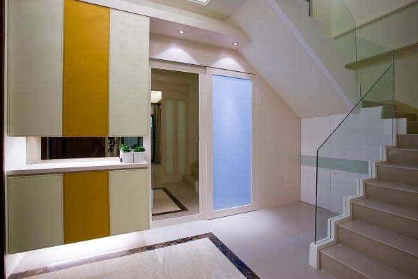 乾淨而現代，是屋主對於居家空間的要求。三築室內設計