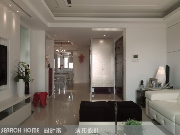 隱藏式的收納設計，最能讓空間看來乾淨俐落。設計師表