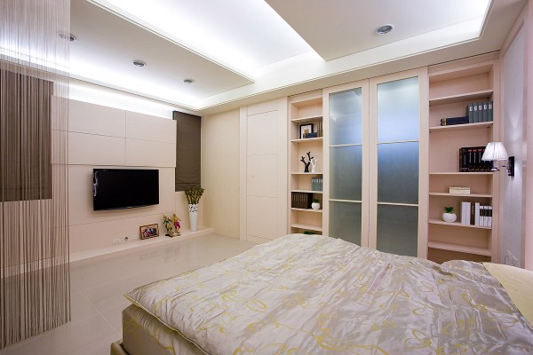 乾淨而現代，是屋主對於居家空間的要求。三築室內設計