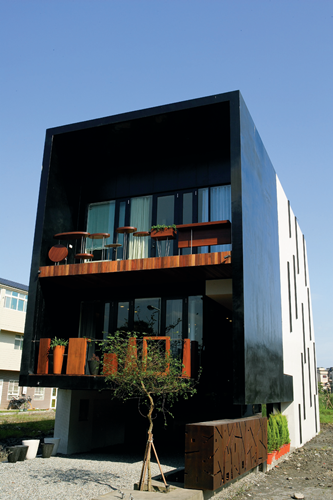 從羅東交流道往傳藝中心方向前進不久，遠遠就看到林憲