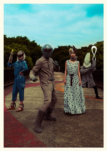 這是發生在20xx年的英雄故事，一位平凡的少年化身成為