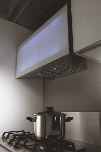 廚房三機設備指的是瓦斯爐、排油煙機及烘碗機，台灣廚