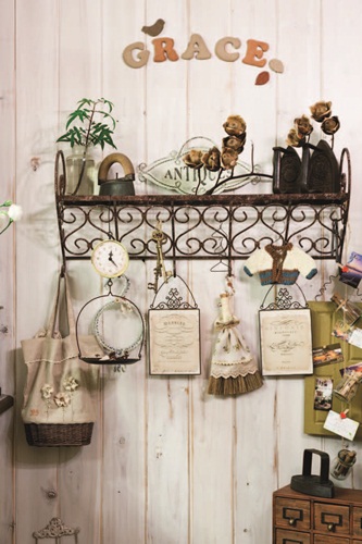 故事的開端，要從Grace對歐洲鄉村風的愛好說起，時間