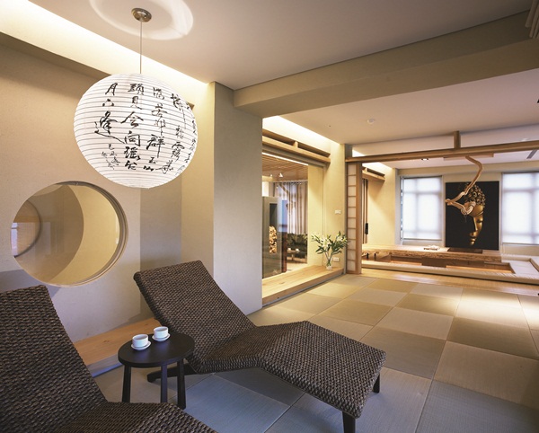 以私宅渡假為考量,設計師打破一般住宅格局規劃,將全