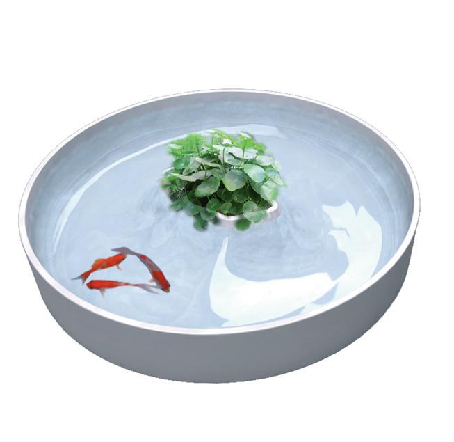 才剛踏進與郭馥茗約好碰面的餐廳，便看見身著條紋棉上