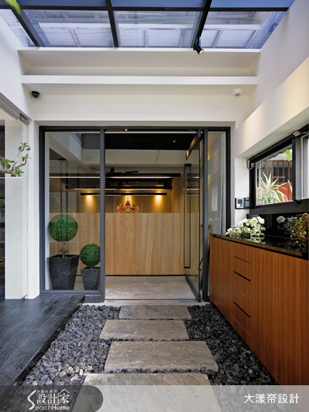 一般來說老房子的室內樓高多半為2米65～2米7，不像新