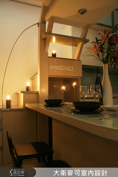 最具對比色系情的白色時尚宅，綴以極具藝術性格的對比