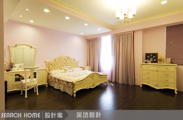 白色古典的餐廳裡,為求整體性及風格一致性,挑選及訂