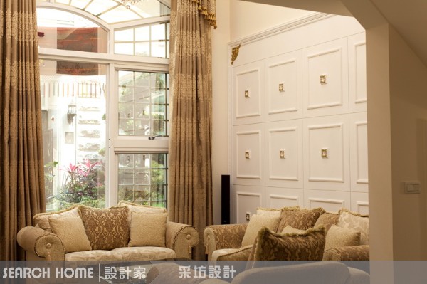 白色古典的餐廳裡,為求整體性及風格一致性,挑選及訂