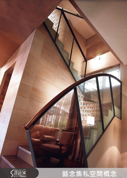 秘技1冷、暖材質相搭的衝突性美感
空間色彩的搭配可