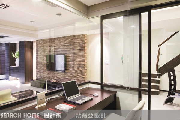 半穿透設計的奧妙　一般空間在玄關與客廳之間的區隔最